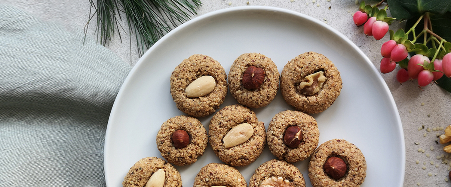 You are currently viewing Hemp cinnamon macaroons with nuts